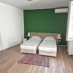 Yes Apartment *