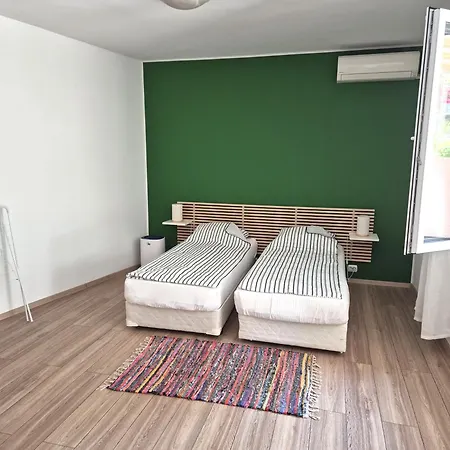 Yes Apartment *